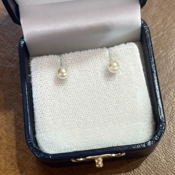 Jewelry - Gold and Pearl Stud Earrings NWOT